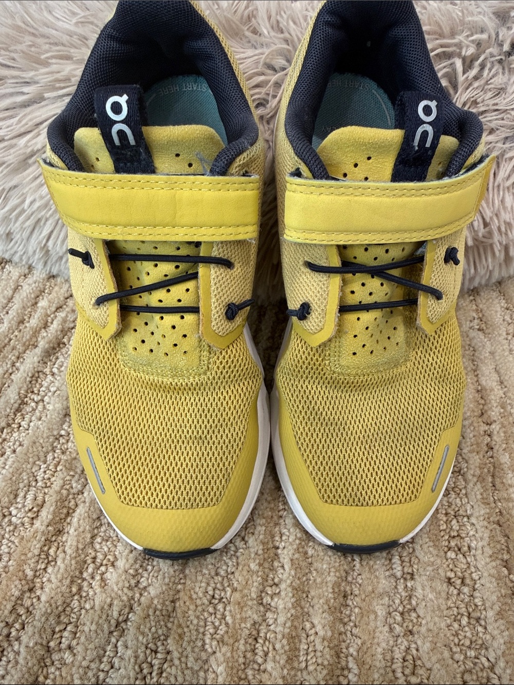 On Running Kids Yellow and Black Velcro Sneakers